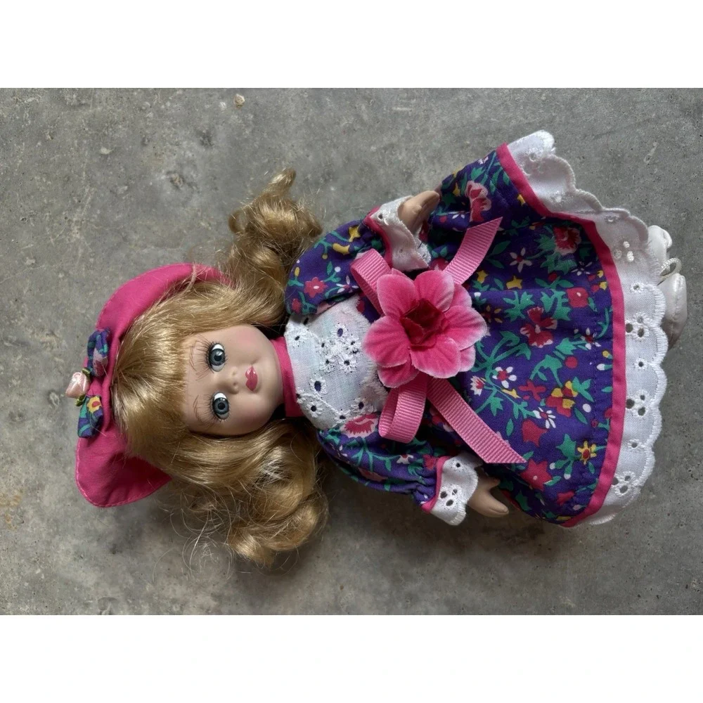 Victorian Garden Miniature Collection Porcelain Dolls Melissa Jane 1996!